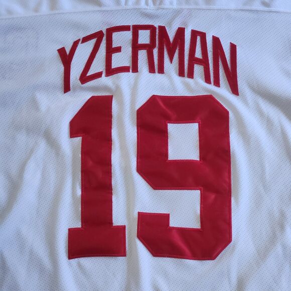 Vintage Steve Yzerman #19 Detroit Red Wings Jersey Mens XXL NHL Hockey CCM 90s. - Picture 10 of 14